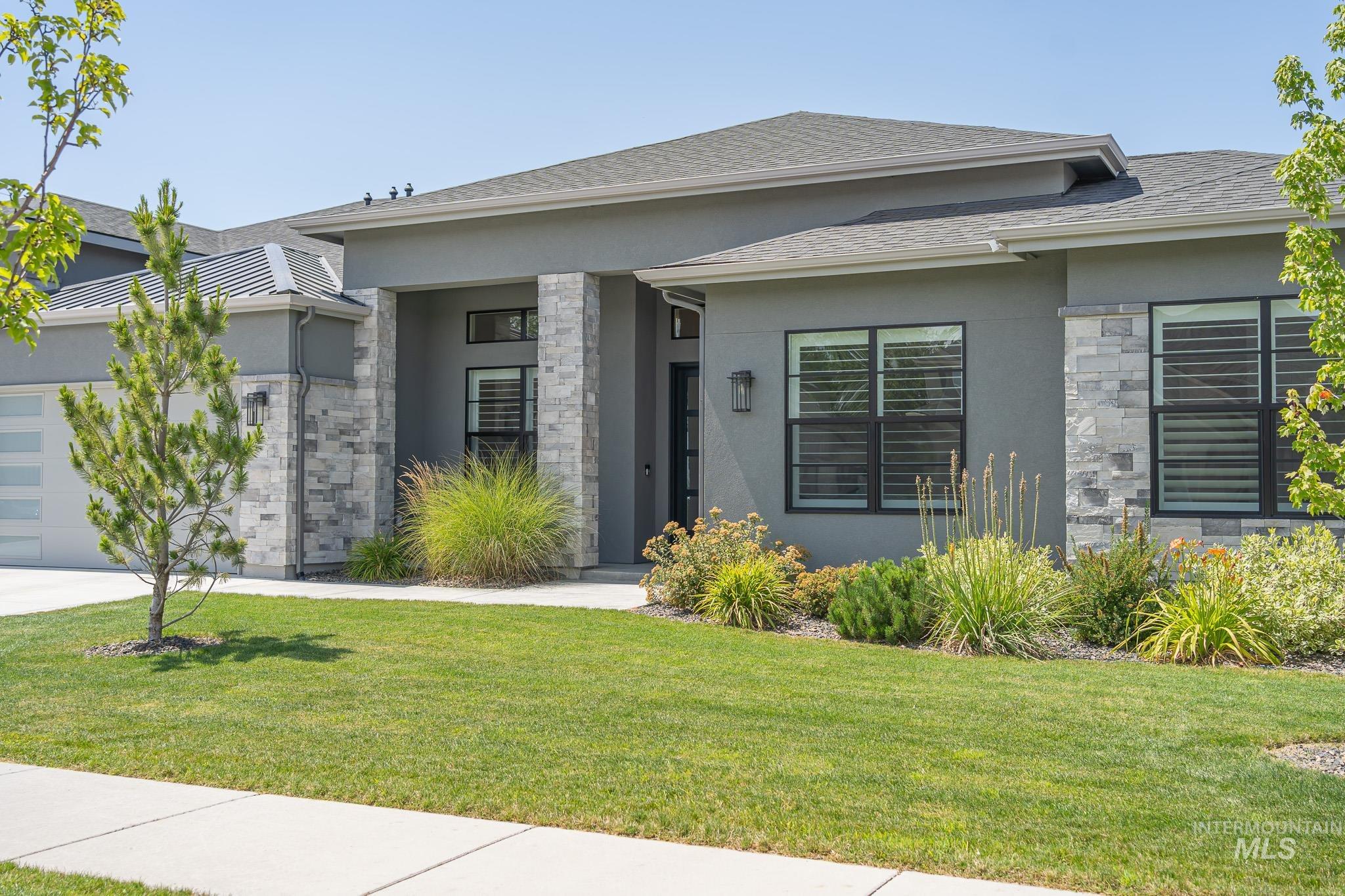 207 S Eagles Roost Way