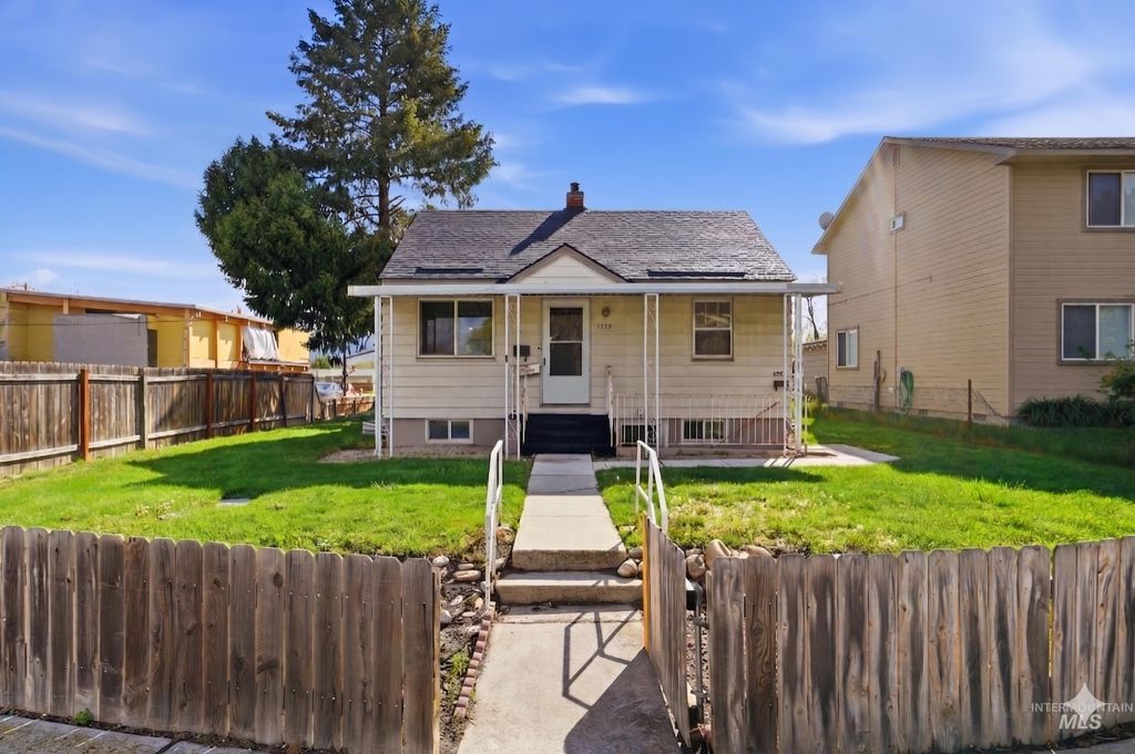 Photo of 1200 S Vermont Ave, Boise, ID 83706 (MLS # 98982443)