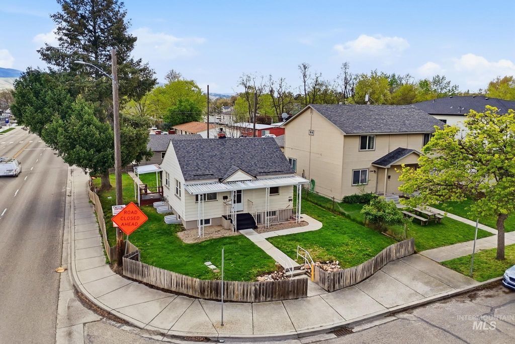 Photo of 1200 S Vermont Ave, Boise, ID 83706 (MLS # 98982443)