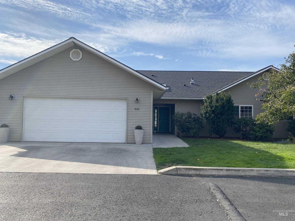 Photo of 822 15th Ave, Lewiston, ID 83501 (MLS # 98963749)