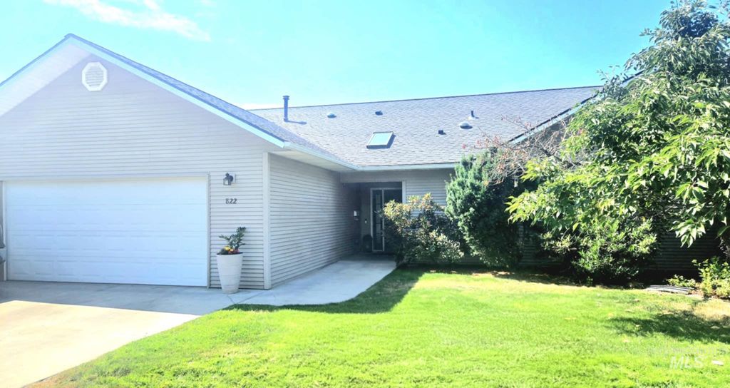 Photo of 822 15th Ave, Lewiston, ID 83501 (MLS # 98963749)