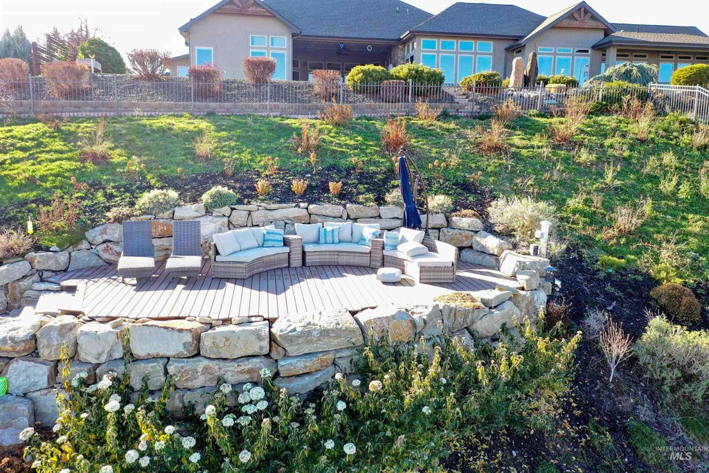 Photo of 2115 E Lodge Trail Ct, Meridian, ID 83642 (MLS # 98968210)