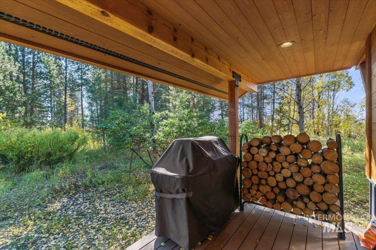 Deck featuring a grill