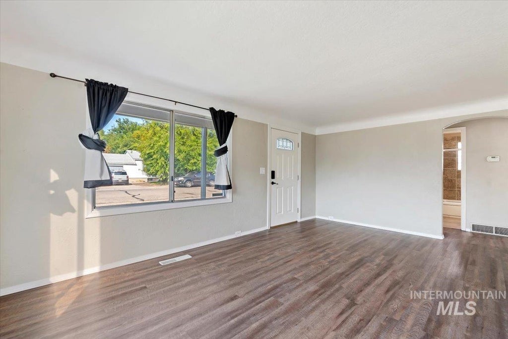 Photo of 10 N Harrell St, Boise, ID 83706 (MLS # 99001191)