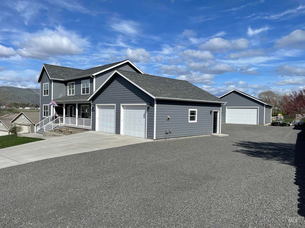 Photo of 2265 Pitchstone Drive, Clarkston, WA 99403 (MLS # 98976775)
