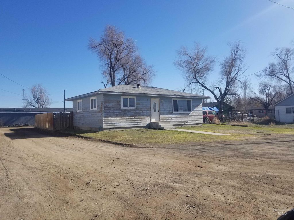 Photo of 223 Bell St, Twin Falls, ID 83301 (MLS # 98974011)