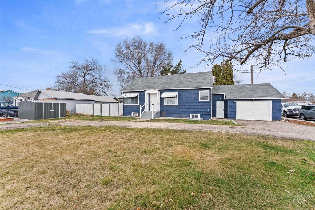 Photo of 320 Lake Lowell Ave, Nampa, ID 83686 (MLS # 98976530)