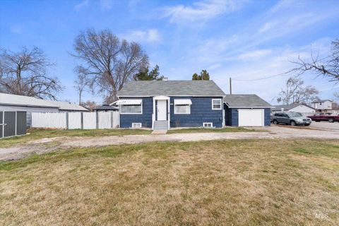 Photo of 320 Lake Lowell Ave, Nampa, ID 83686 (MLS # 98976530)