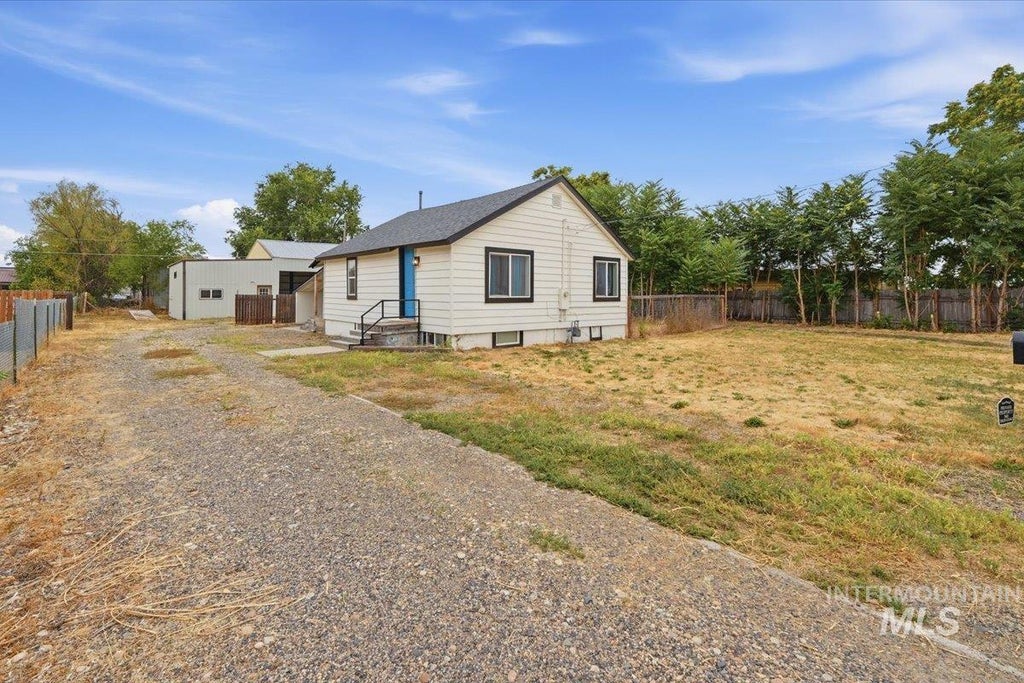 Photo of 726 S Colorado Ave, Fruitland, ID 83619 (MLS # 98997844)