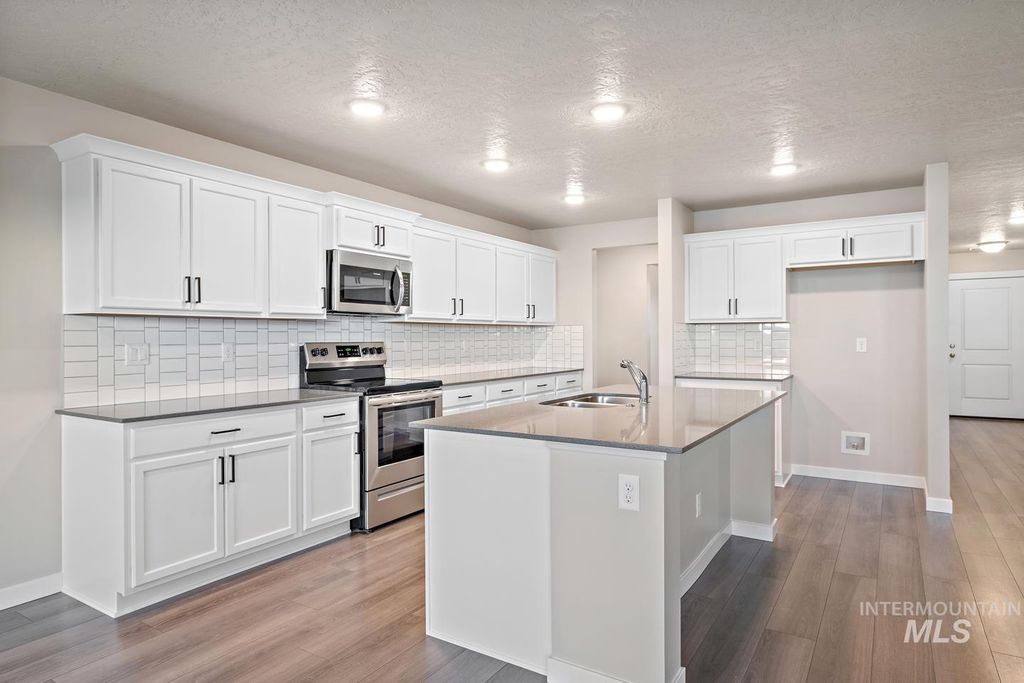 Photo of 10776 Armuth St, Caldwell, ID 83605 (MLS # 98972665)