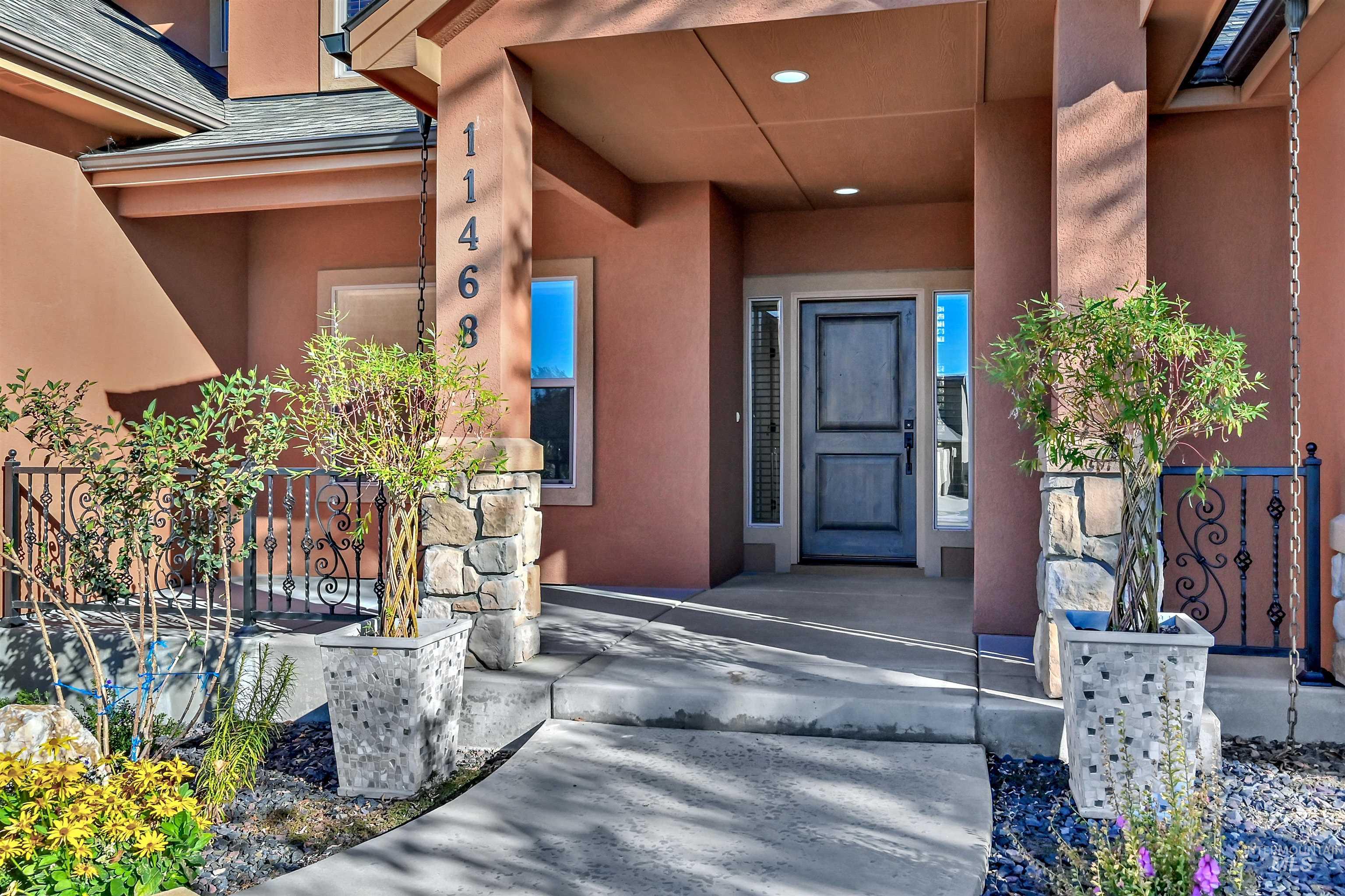 Doorway to property with stucco siding and a porch