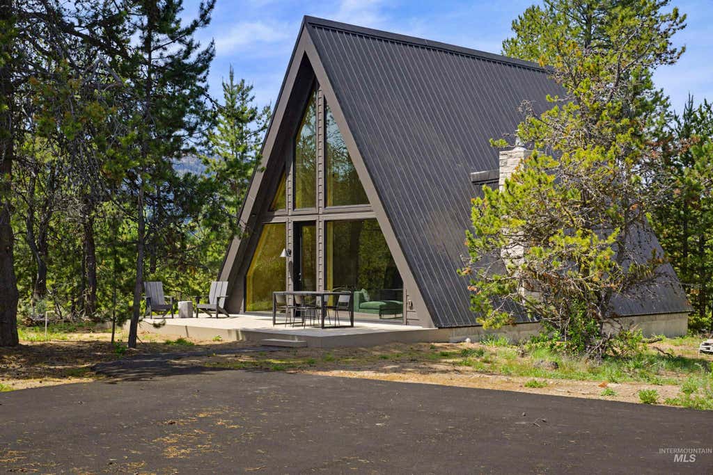 Photo of 152 Forest Place, Donnelly, ID 83615 (MLS # 98986677)
