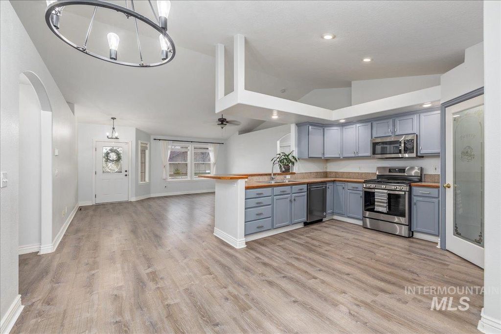 Photo of 2805 E Umatilla Dr, Nampa, ID 83686 (MLS # 98977185)