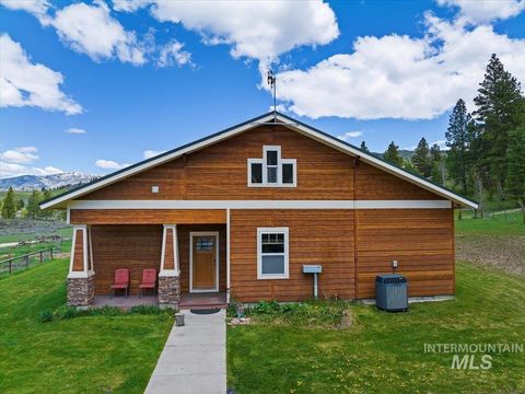 Photo of 675 W Russell Dr, Prairie, ID 83647 (MLS # 98951187)