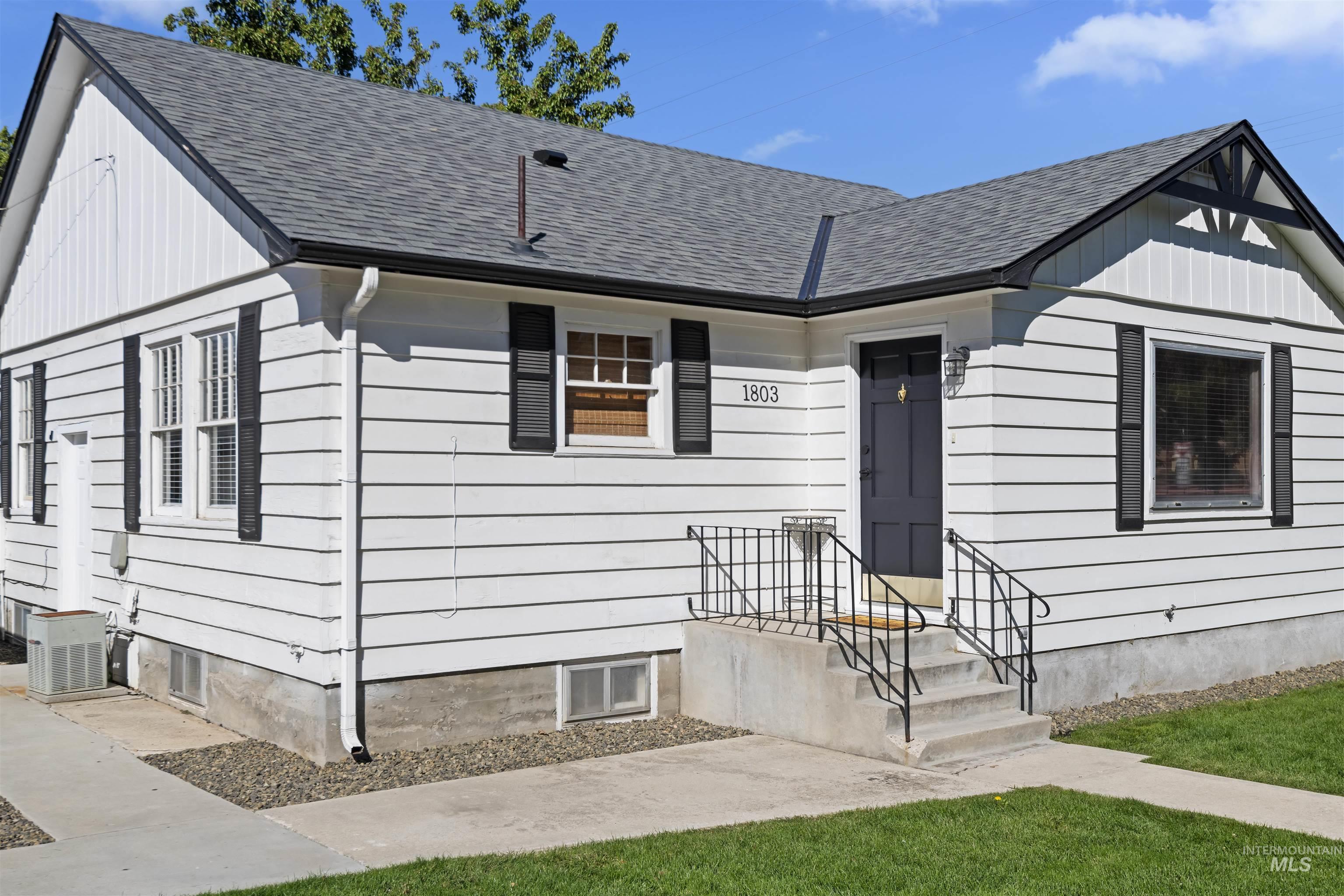 View of front facade featuring a shingled roof