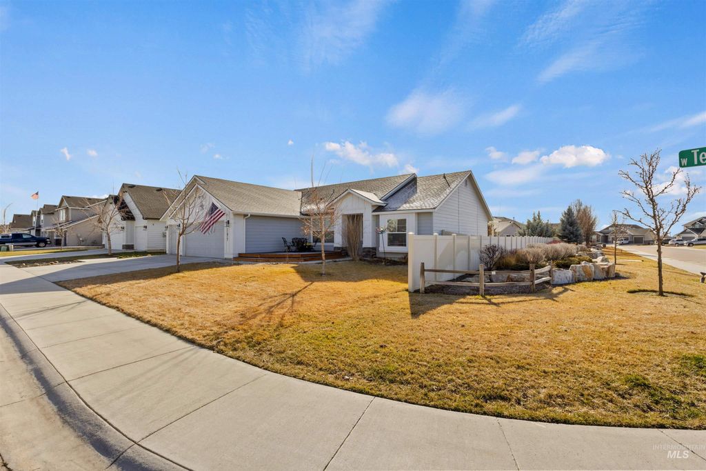 Photo of 11917 W Teratai St, Star, ID 83669 (MLS # 98974567)