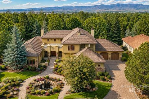 Photo of 1020 W Shearwater Lane, Eagle, ID 83616 (MLS # 98993936)
