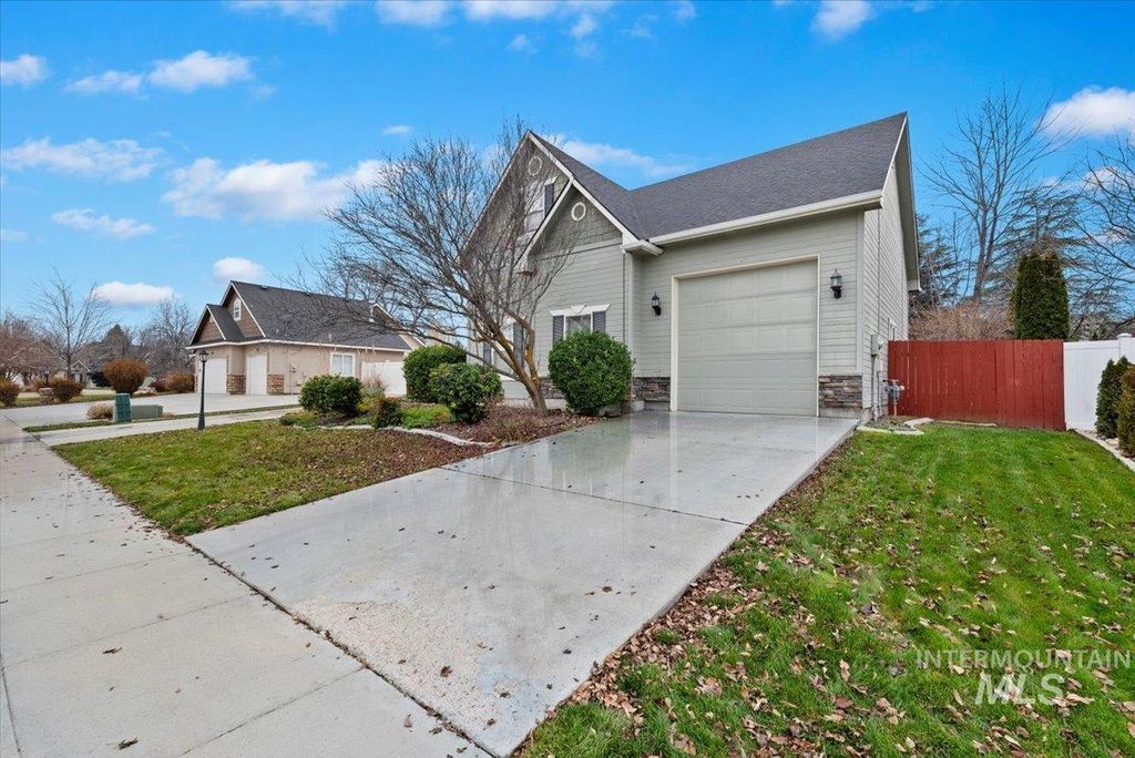 Photo of 619 W Highland Ave, Nampa, ID 83686 (MLS # 98969938)