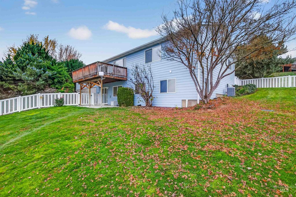 Photo of 2995 Dove Drive, Clarkston, WA 99403 (MLS # 98969044)