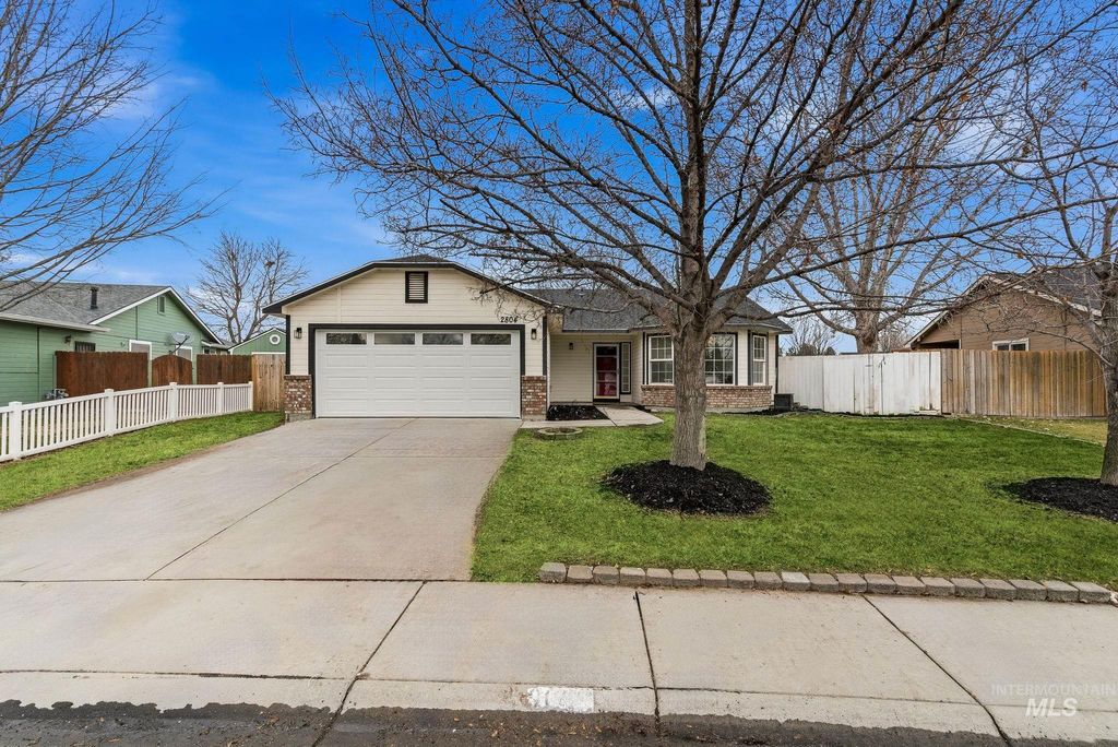 Photo of 2804 E Iowa Ave, Nampa, ID 83686 (MLS # 98973116)