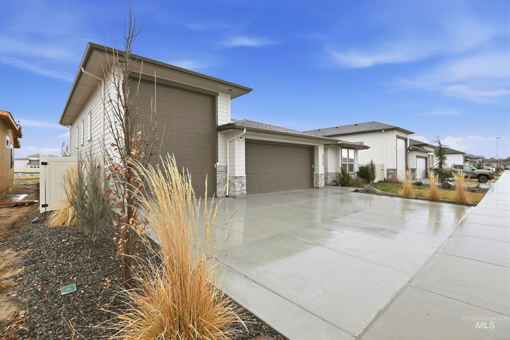 Photo of 4640 N Mckinley Park, Meridian, ID 83646 (MLS # 98977052)