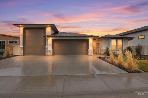 4640 N Mckinley Park Meridian ID 83646