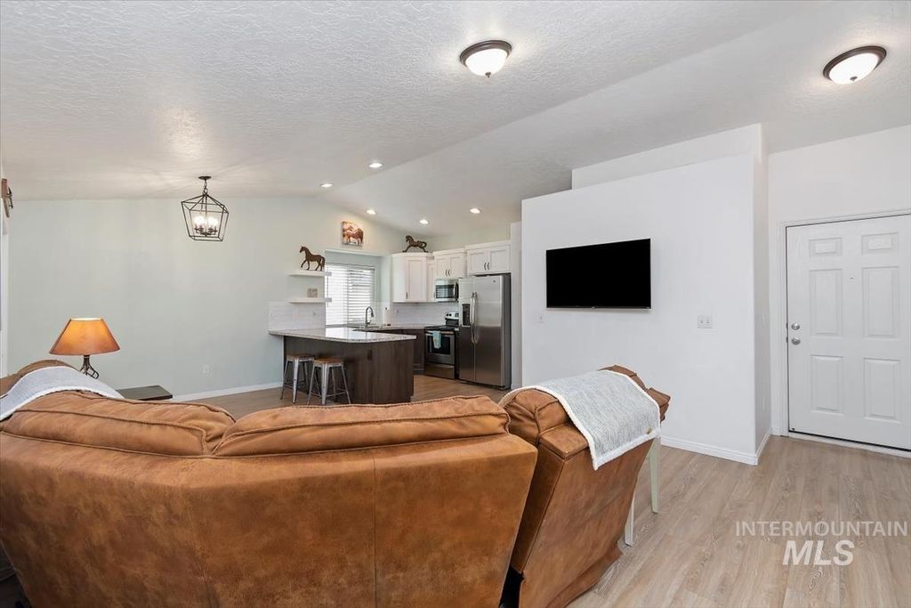 Photo of 810 Sioux Ave, Emmett, ID 83617 (MLS # 98976369)