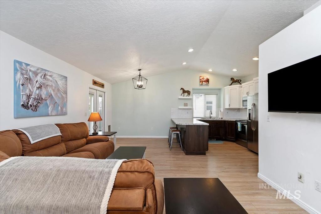 Photo of 810 Sioux Ave, Emmett, ID 83617 (MLS # 98976369)