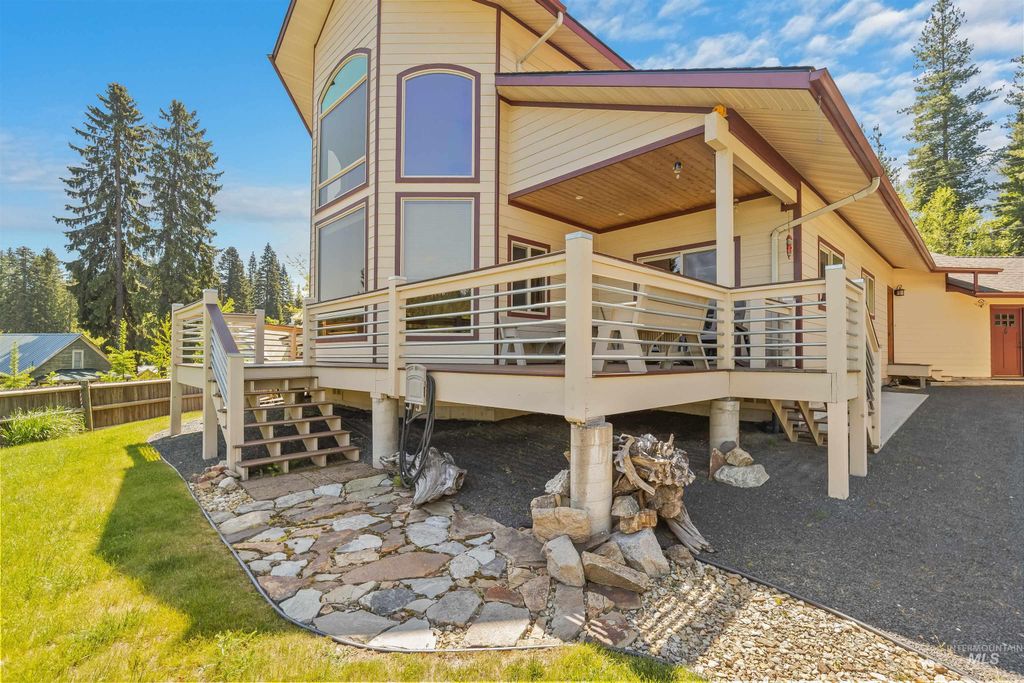 Photo of 204 S 2nd St, Elk River, ID 83827 (MLS # 98978369)