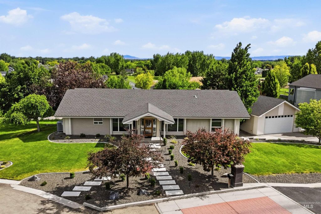 Photo of 2020 Primrose Ln, Nampa, ID 83686 (MLS # 98989971)