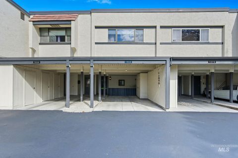 1064 N Camelot Boise ID 83704