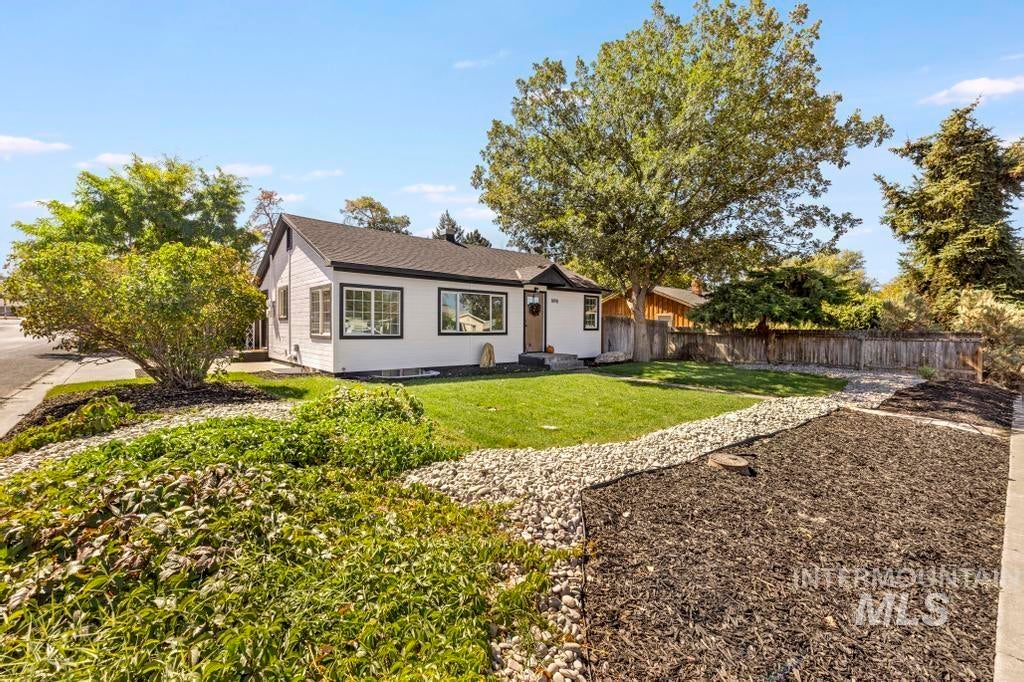 Photo of 1898 Sigrid Ave, Twin Falls, ID 83301 (MLS # 98988673)