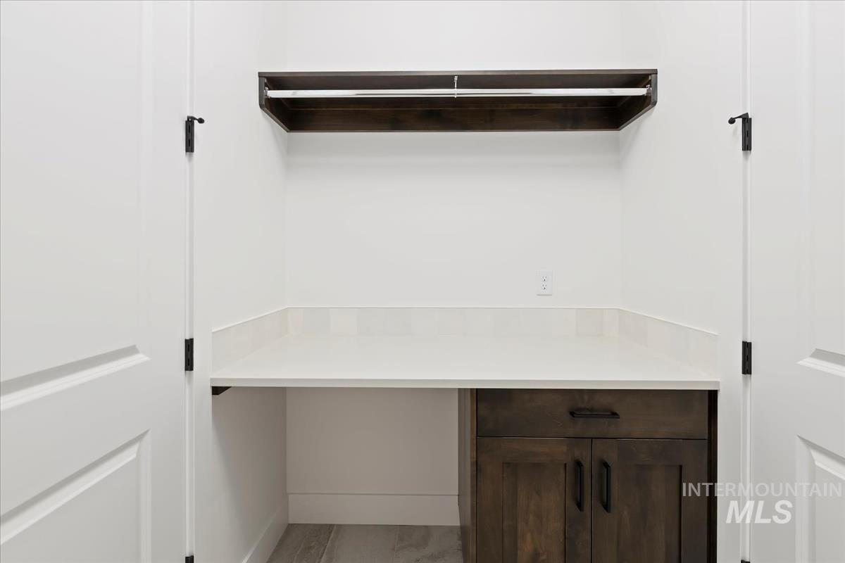 Detailed view of baseboards