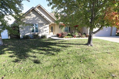 Photo of 810 Pine Street, Filer, ID 83328 (MLS # 98963801)