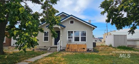 Photo of 213 Ehrgood Ave, Nyssa, OR 97913 (MLS # 98970500)