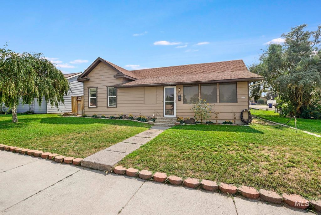 Photo of 213 4th Ave East Ave, Jerome, ID 83338 (MLS # 98960995)