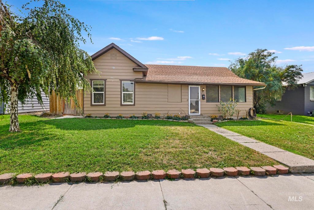 Photo of 213 4th Ave East Ave, Jerome, ID 83338 (MLS # 98960995)