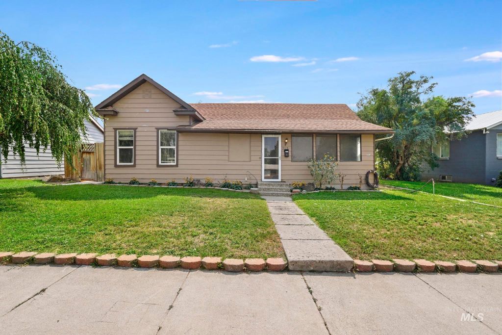 Photo of 213 4th Ave East Ave, Jerome, ID 83338 (MLS # 98960995)