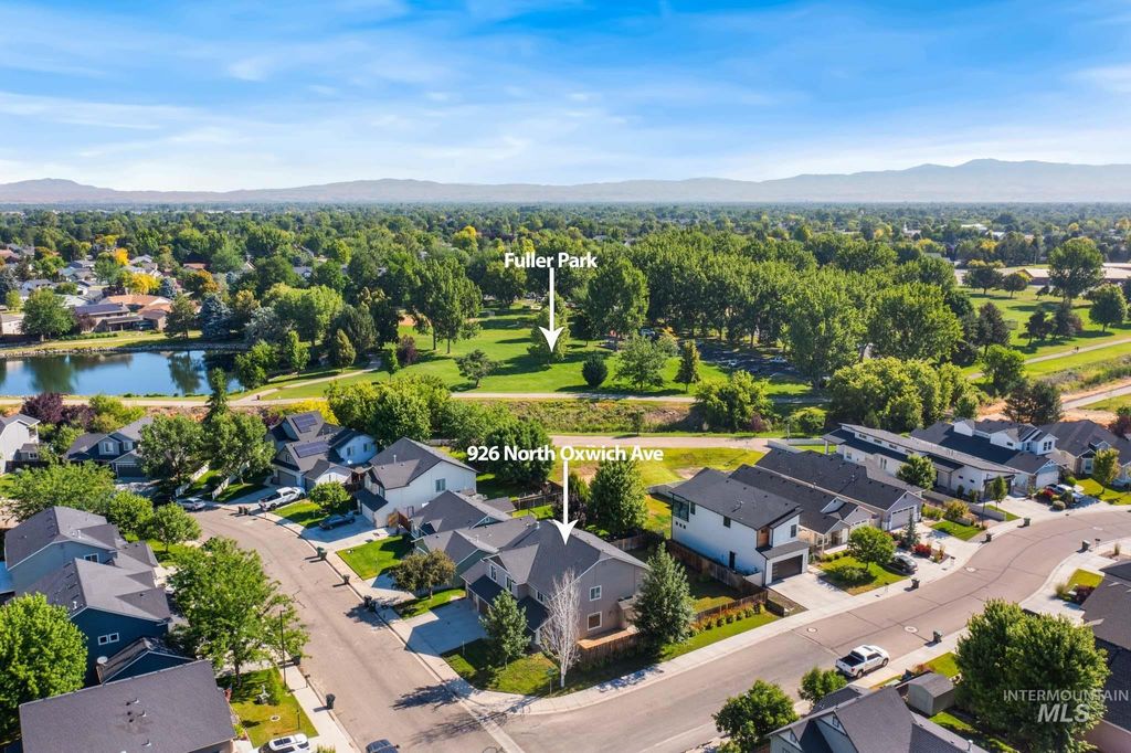 Photo of 926 N Oxwich Ave, Meridian, ID 83642 (MLS # 98991437)