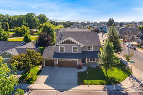 Photo of 926 N Oxwich Ave, Meridian, ID 83642 (MLS # 98991437)