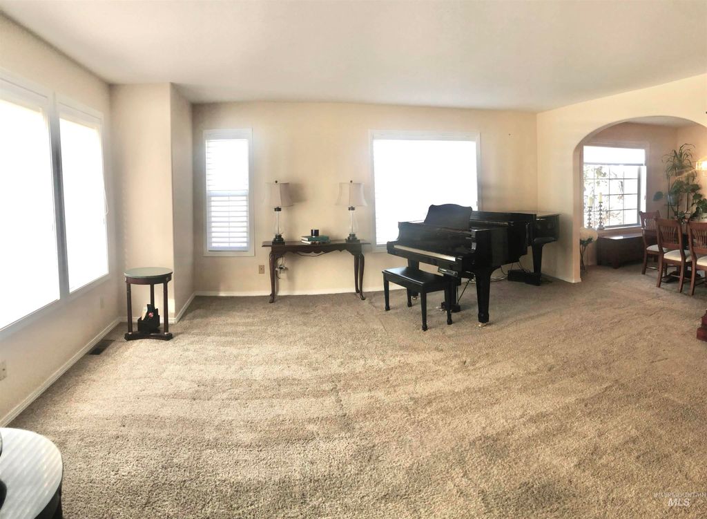 Photo of 4035 Birdie Ct, Lewiston, ID 83501 (MLS # 98964910)