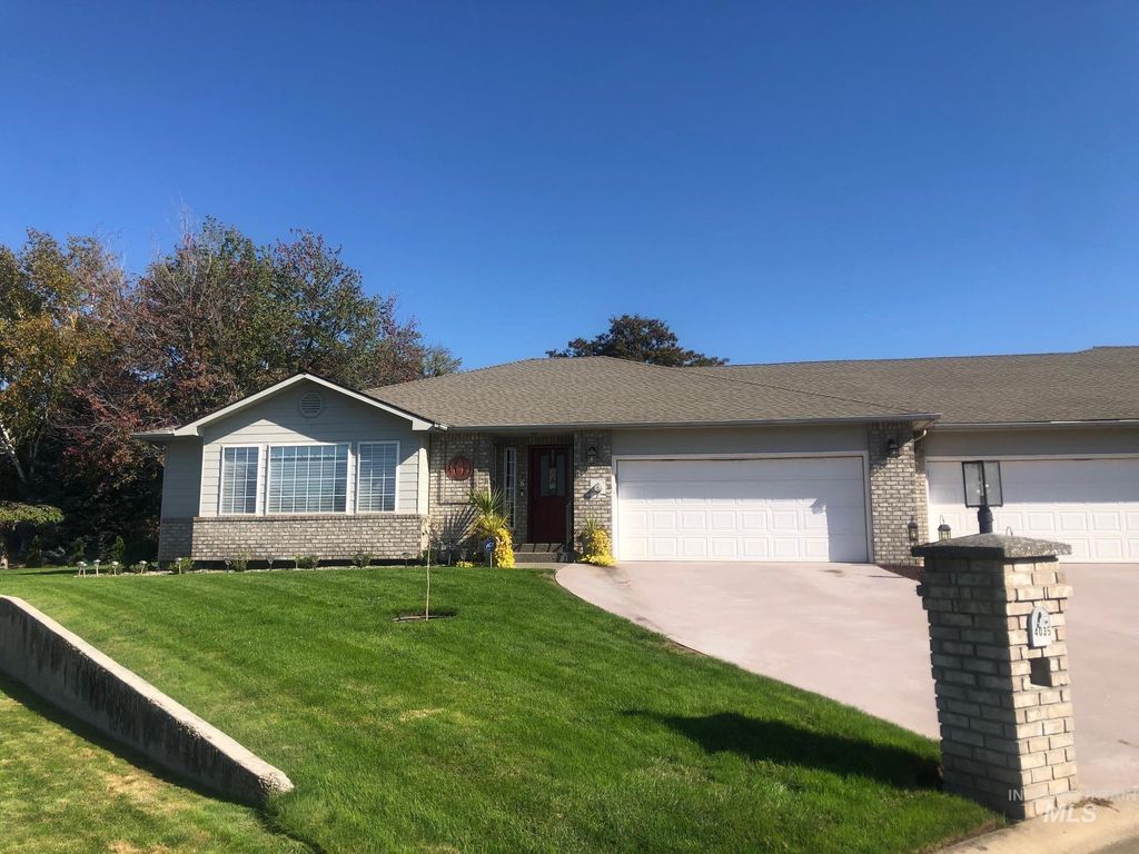 Photo of 4035 Birdie Ct, Lewiston, ID 83501 (MLS # 98964910)