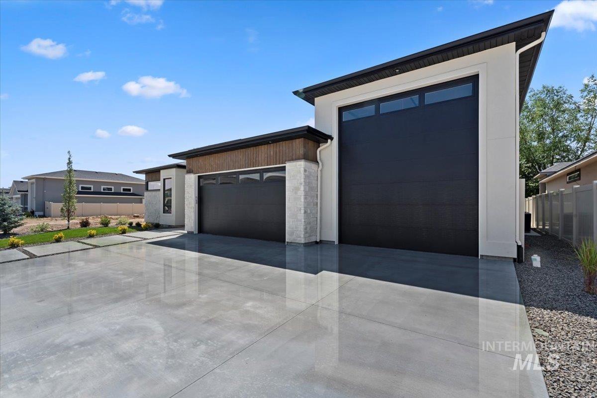 3471 N Harvest Moon Way