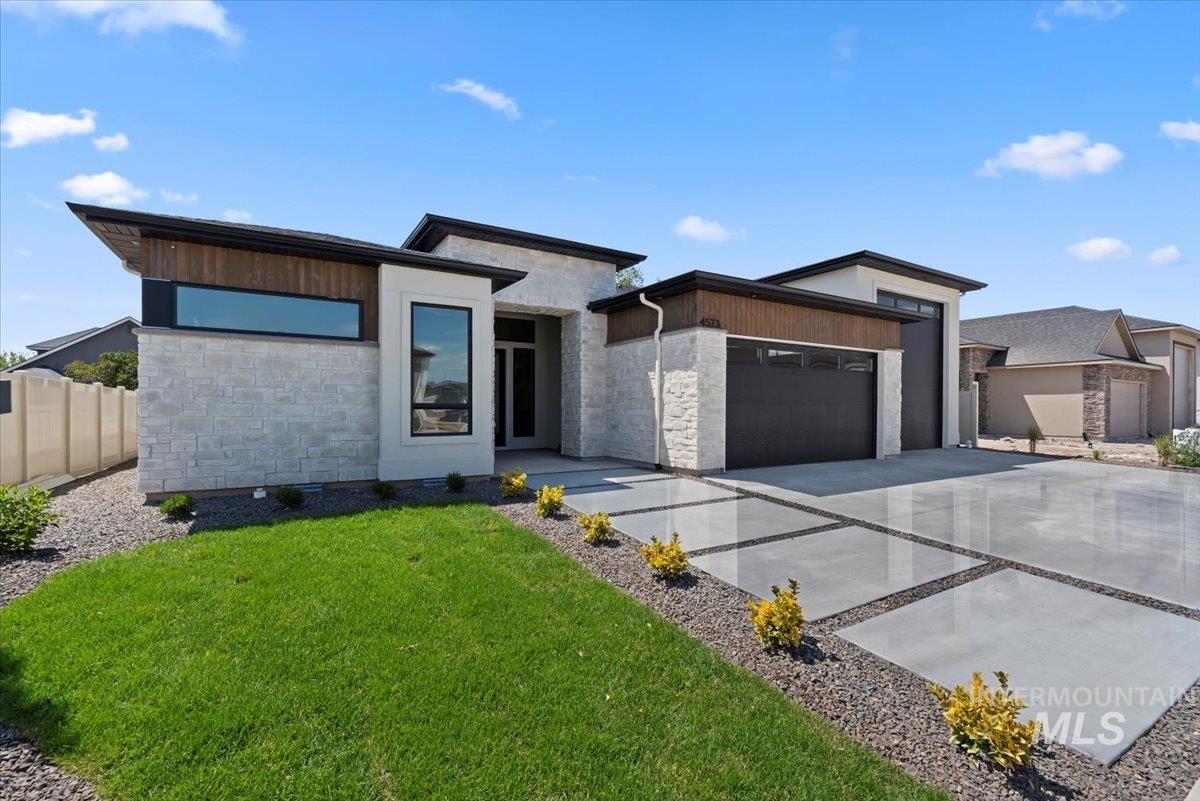 3471 N Harvest Moon Way