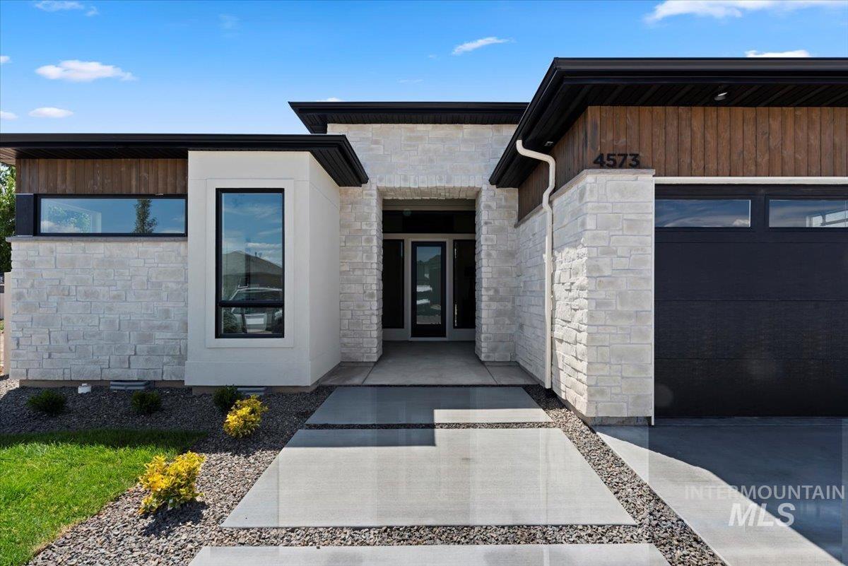 3471 N Harvest Moon Way