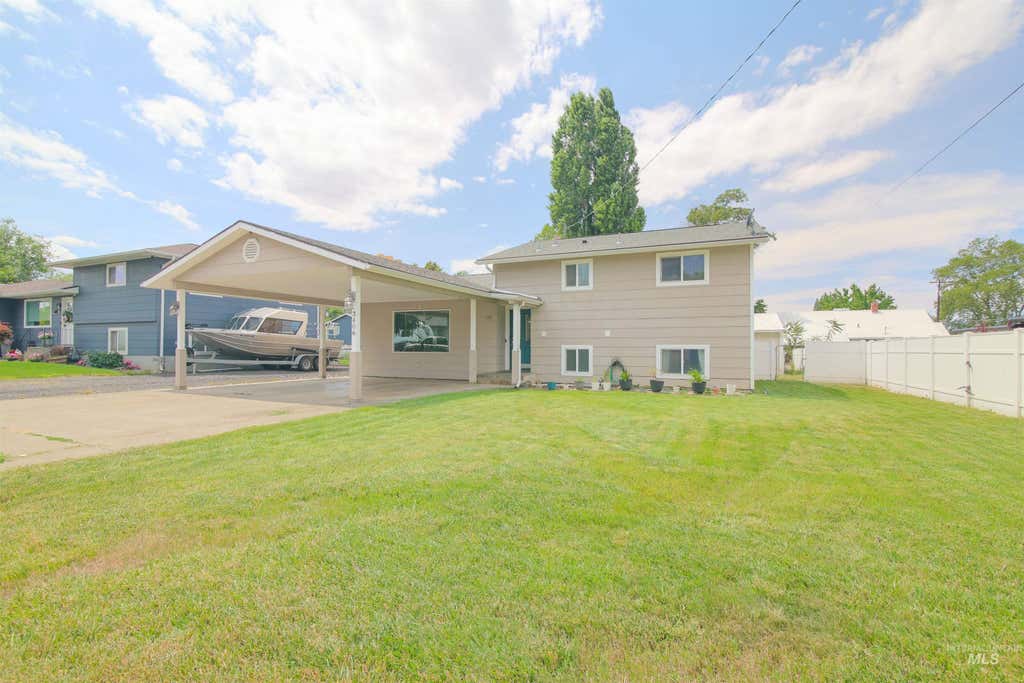 Photo of 3406 5th Street E ST, Lewiston, ID 83501 (MLS # 98992173)