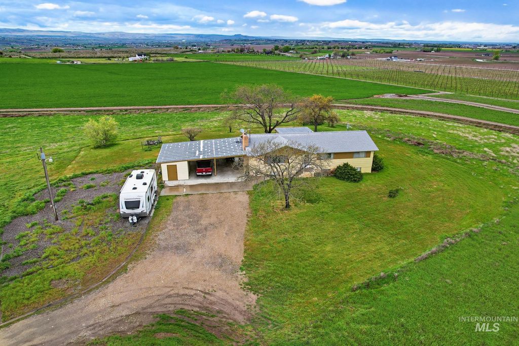 Photo of 18081 Varmint Caller Ln, Wilder, ID 83676 (MLS # 98982379)