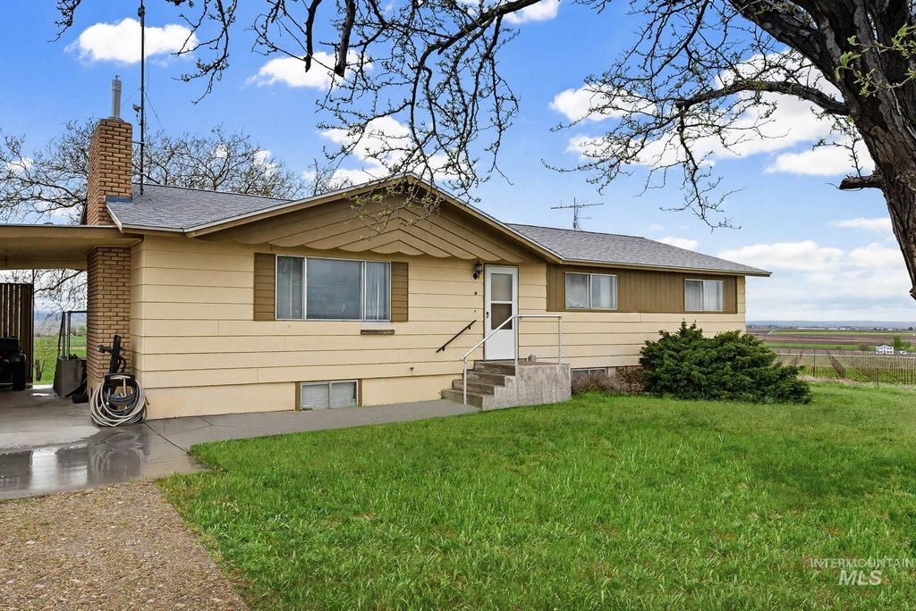 Photo of 18081 Varmint Caller Ln, Wilder, ID 83676 (MLS # 98982379)