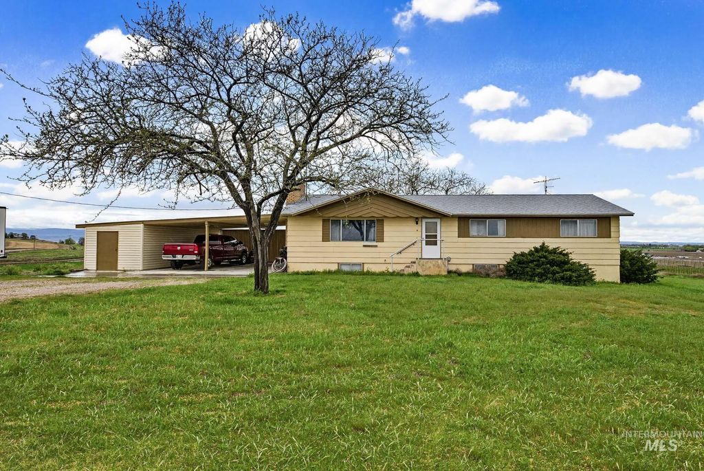 Photo of 18081 Varmint Caller Ln, Wilder, ID 83676 (MLS # 98982379)