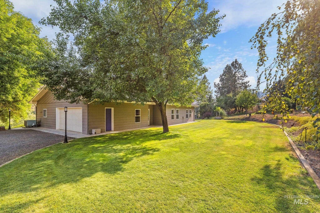 Photo of 1091 Cedar Ridge Rd, Kendrick, ID 83537 (MLS # 98996000)
